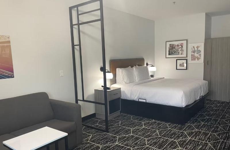 La Quinta Inn & Suites By Wyndham Olive Branch image