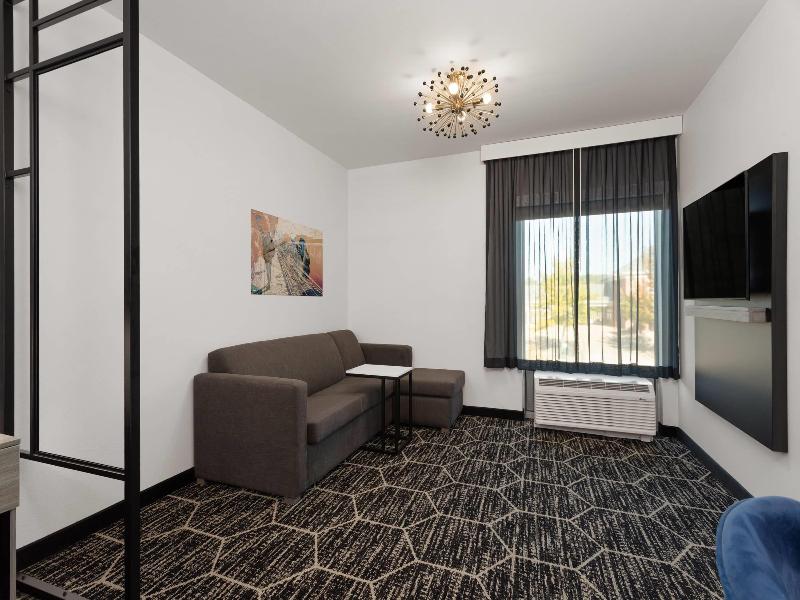 La Quinta Inn & Suites By Wyndham Olive Branch image