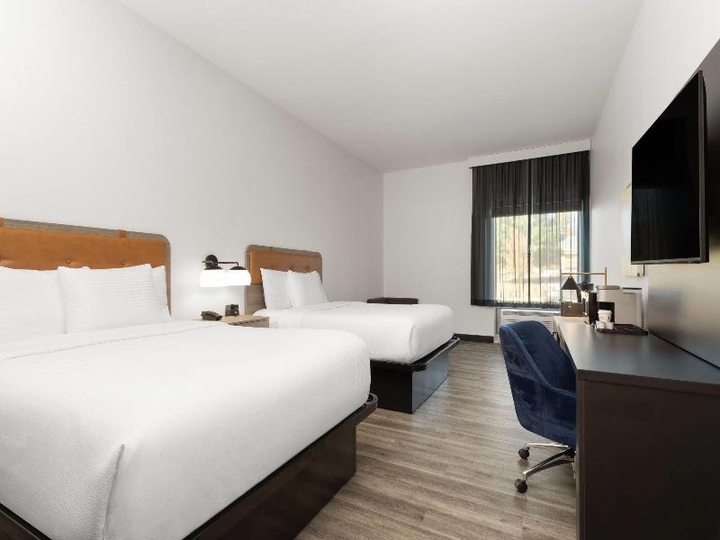 La Quinta Inn & Suites By Wyndham Olive Branch image