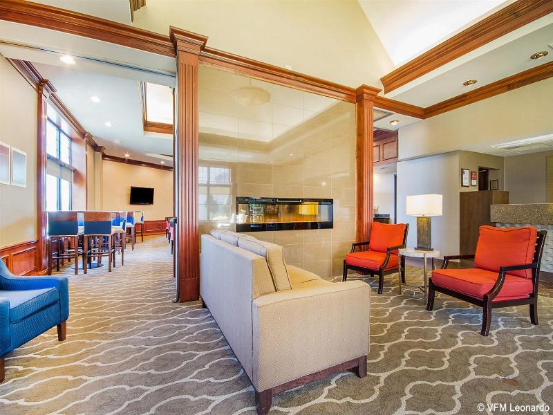 Comfort Suites Green Bay Area image