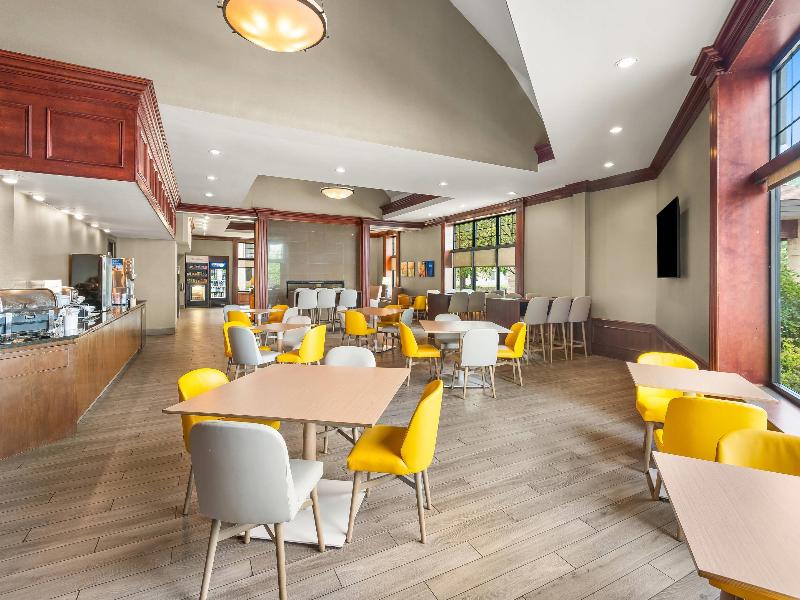 Comfort Suites Green Bay Area — photo 107
