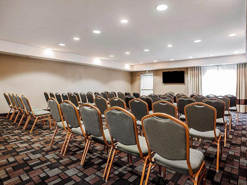 Comfort Suites (Independence) image