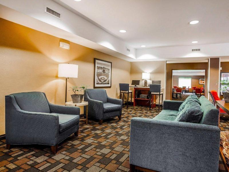 Comfort Suites (Independence) image