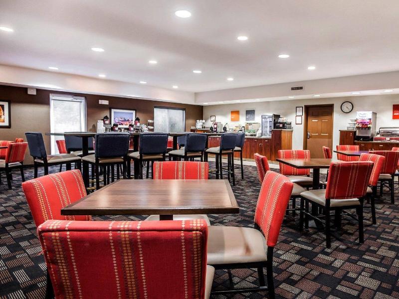Comfort Suites (Independence) image