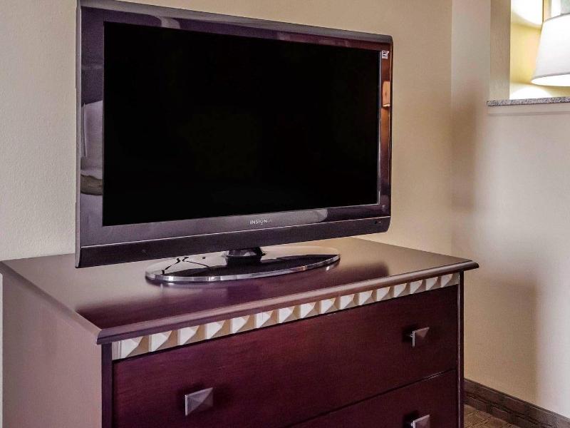 Comfort Suites East Louisville image