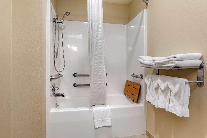 Comfort Suites Marquette image
