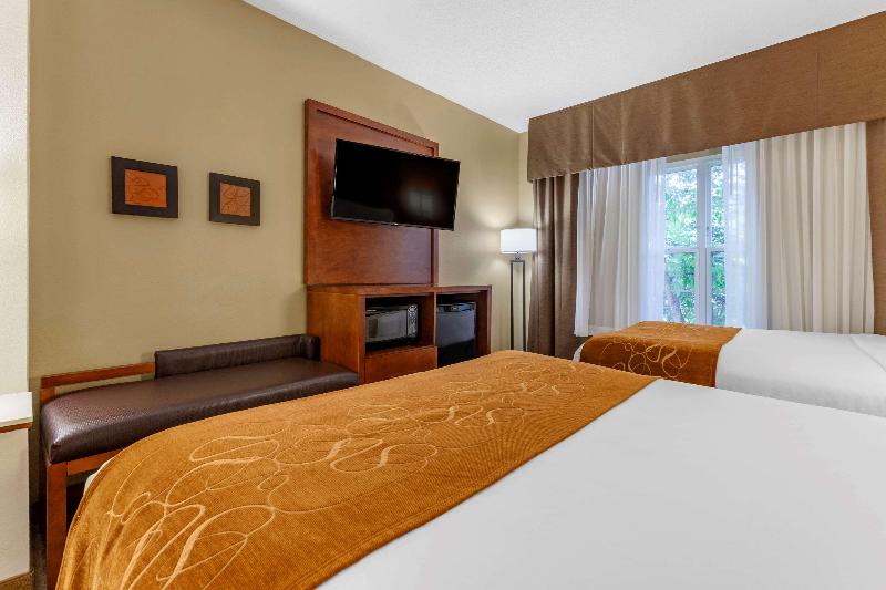 Comfort Suites Marquette image