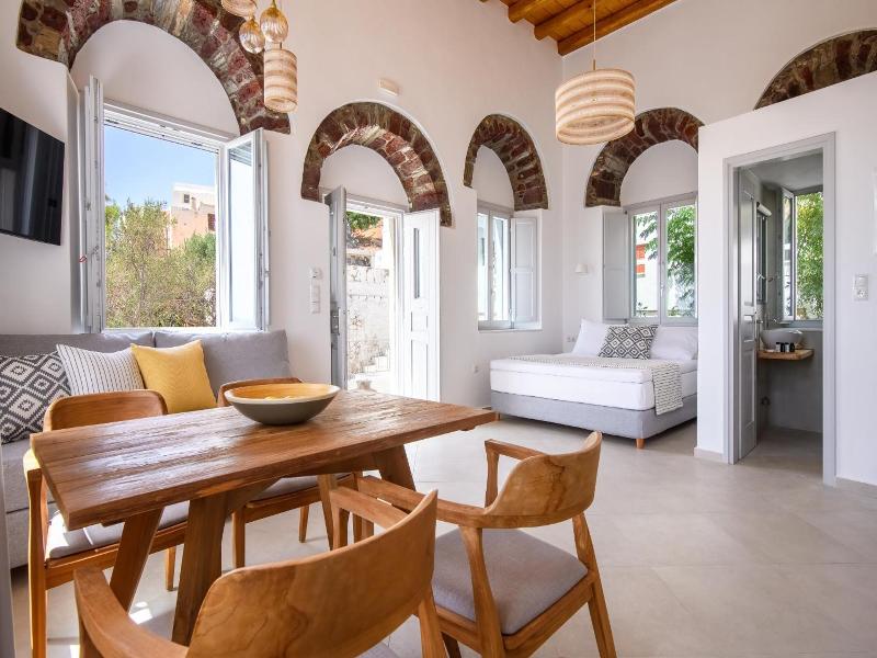 Castle Mansions Naxos image
