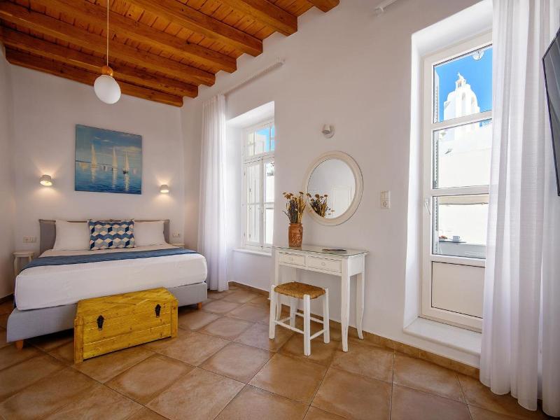 Castle Mansions Naxos image