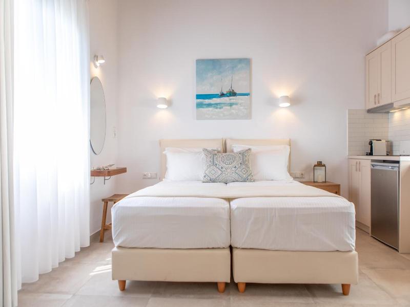 Castle Mansions Naxos image