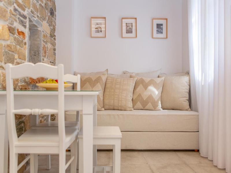 Castle Mansions Naxos image