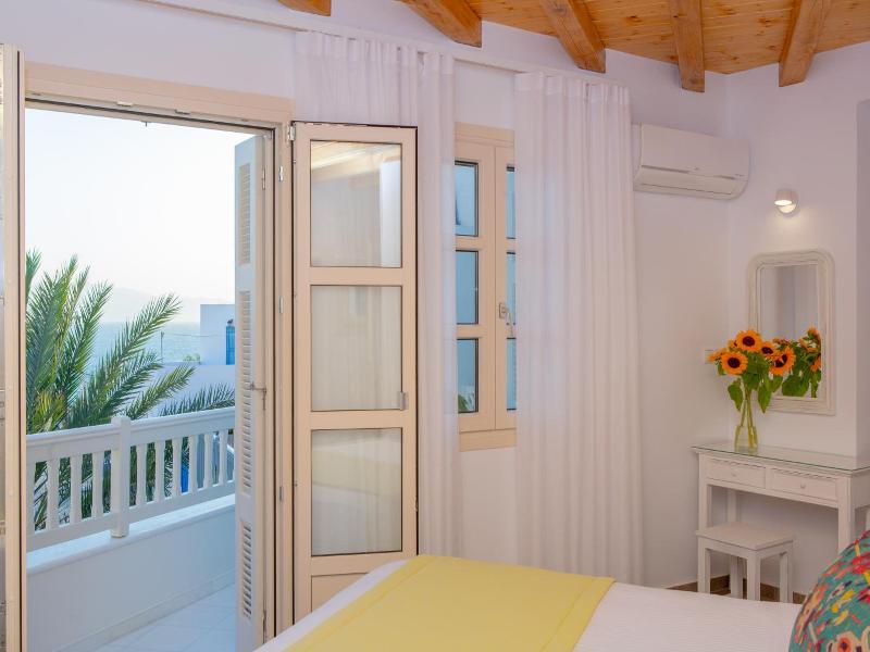 Castle Mansions Naxos image