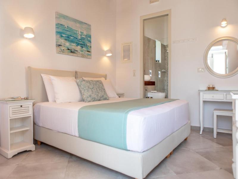 Castle Mansions Naxos image