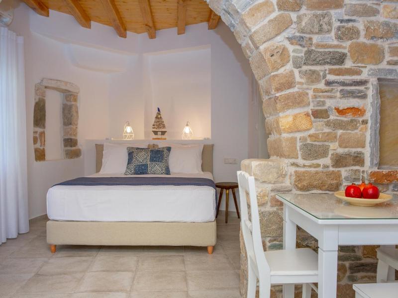 Castle Mansions Naxos image