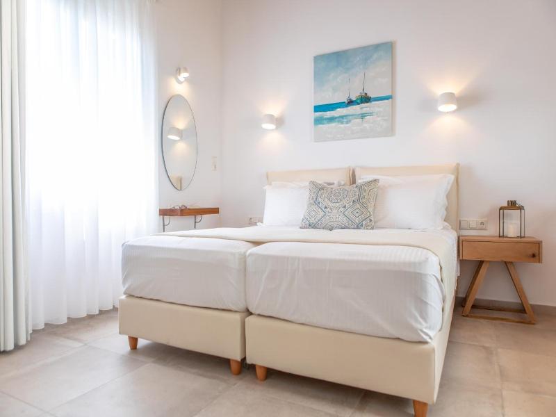 Castle Mansions Naxos image