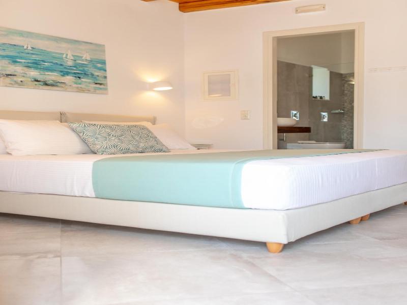 Castle Mansions Naxos image