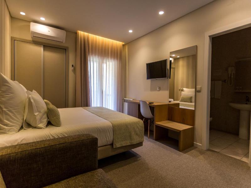 Adelaide Hotel image