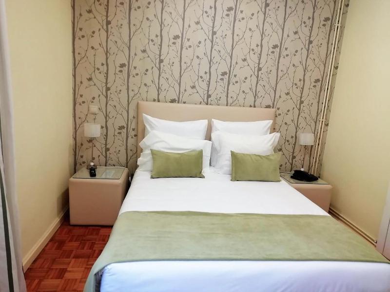 Adelaide Hotel image