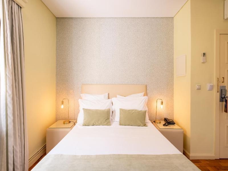 Adelaide Hotel image
