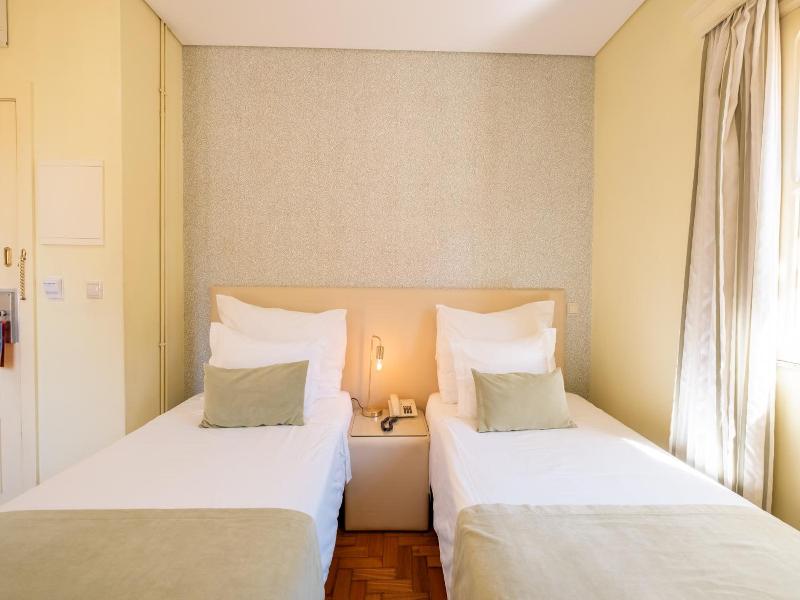 Adelaide Hotel image