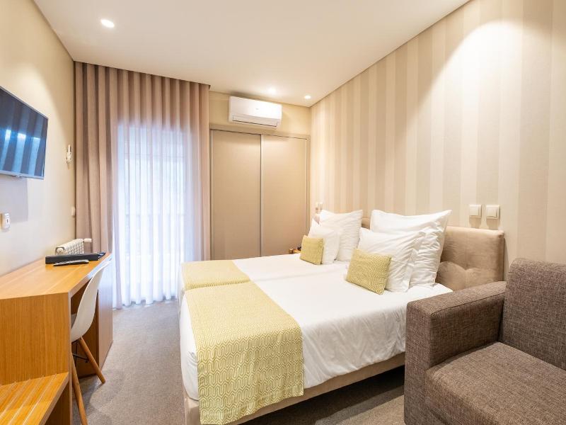 Adelaide Hotel image