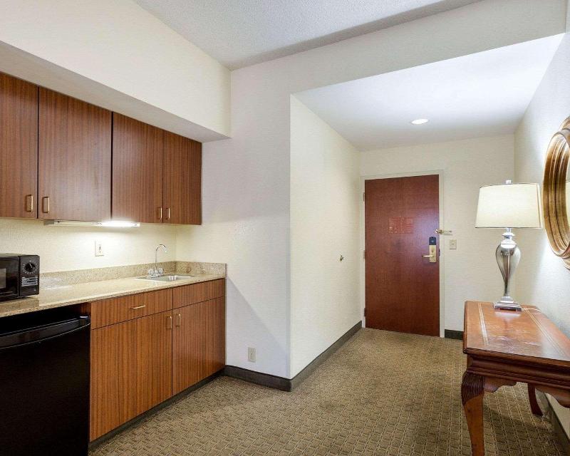 Comfort Suites Southaven - Memphis South image