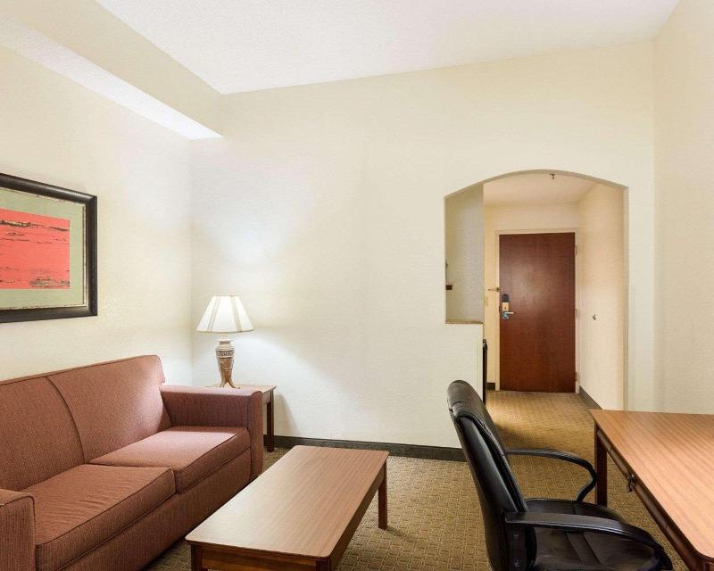 Comfort Suites Southaven - Memphis South image
