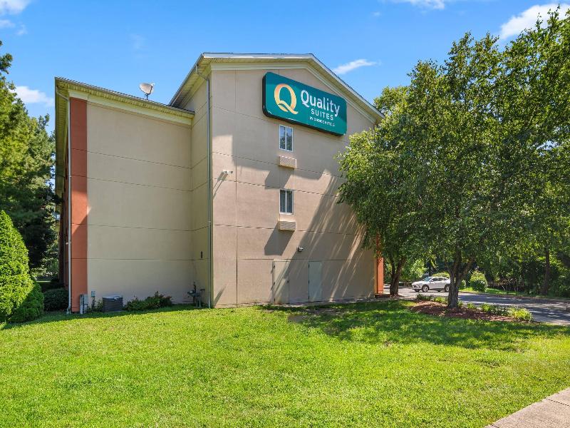 Quality Suites Stratford image