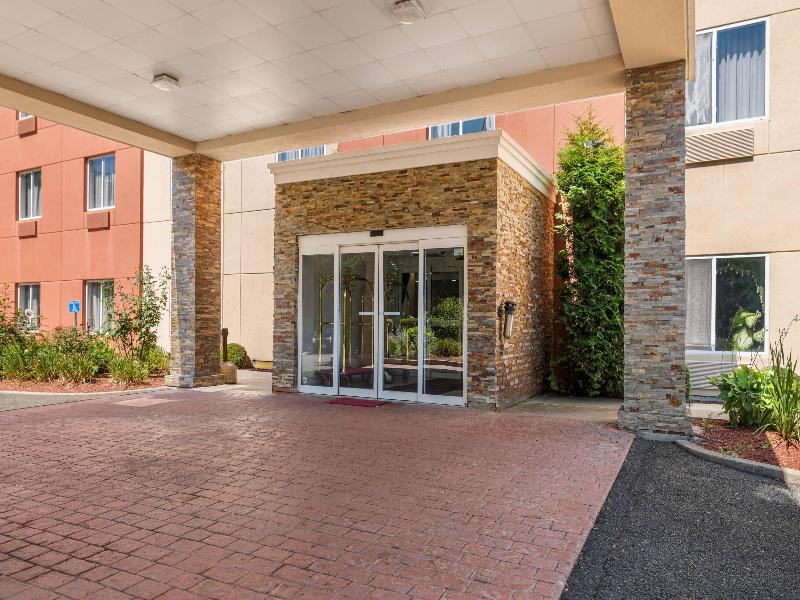 Quality Suites Stratford image