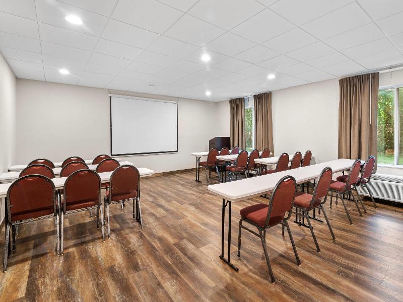 Quality Suites Stratford image