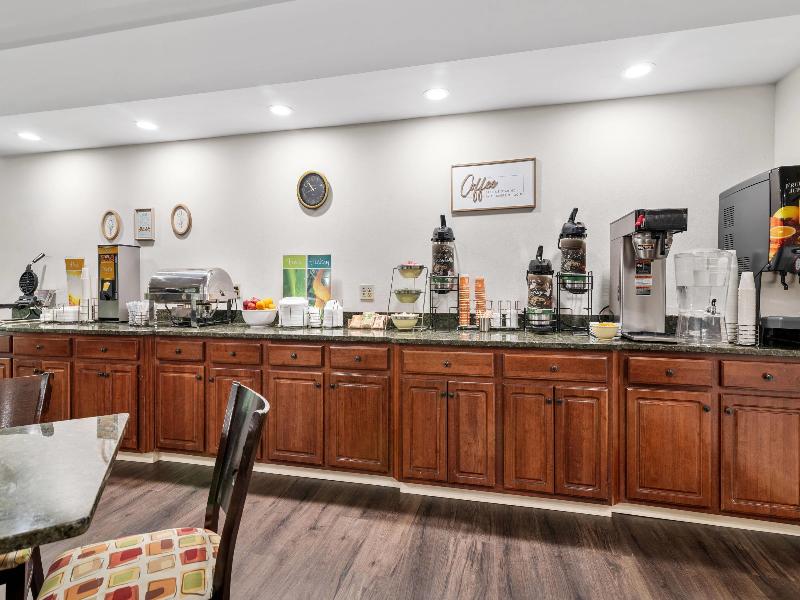 Quality Suites Stratford image
