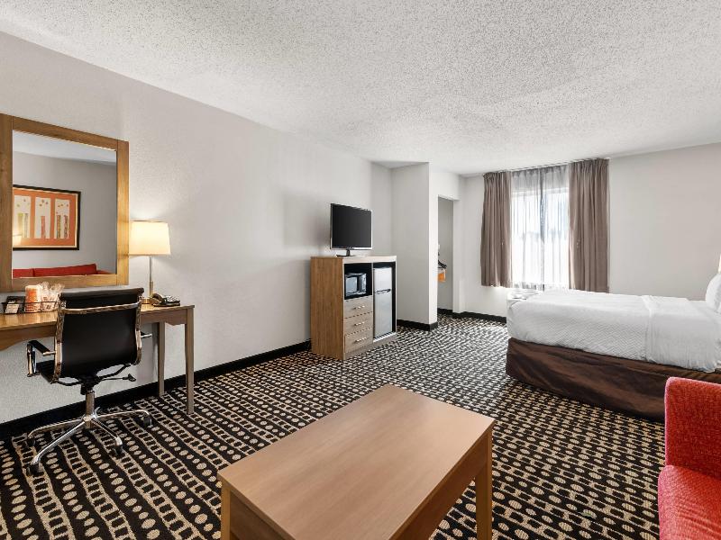 Quality Suites Stratford image