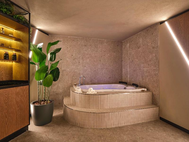 Novotel Istanbul Bomonti image