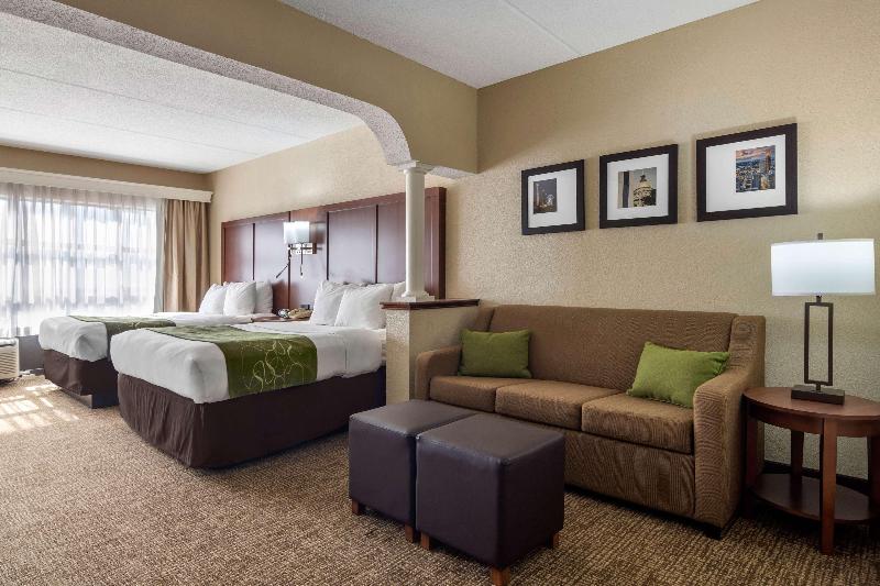 Hotel Comfort Suites (Woodstock)
