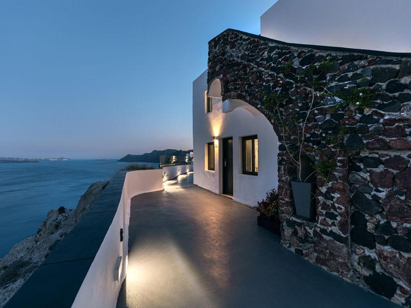 Pearl Of Caldera Oia Boutique Hotel image