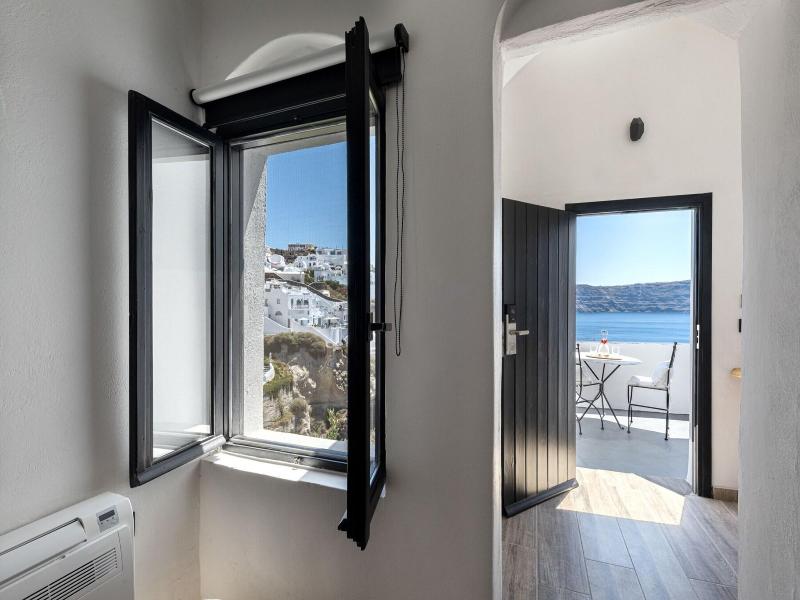 Pearl Of Caldera Oia Boutique Hotel image