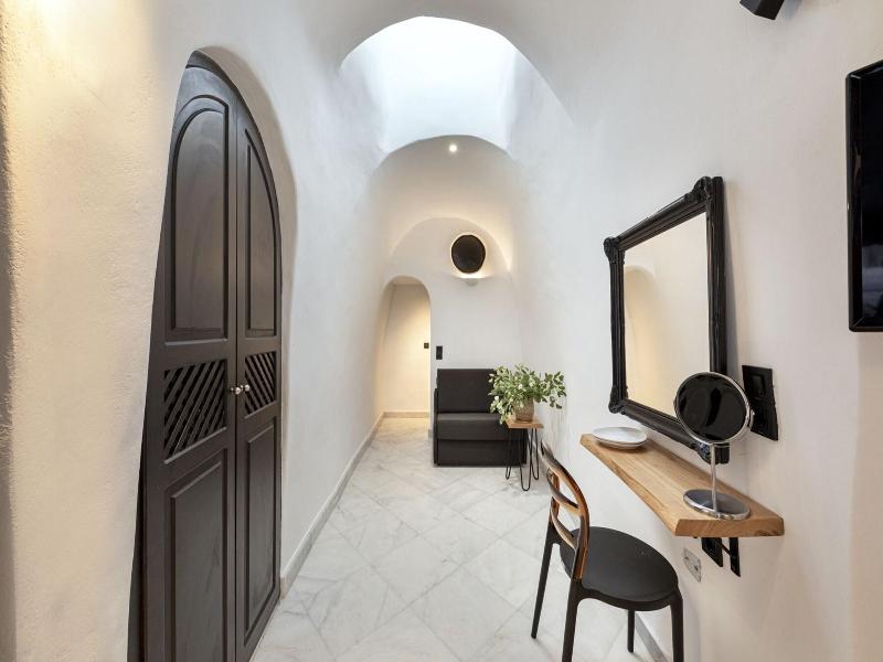 Pearl Of Caldera Oia Boutique Hotel image