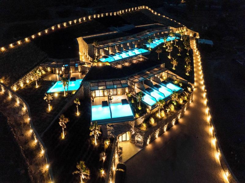 Ftelia Black Villas