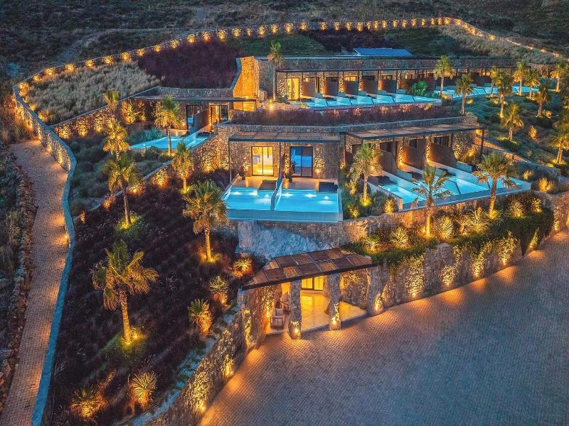 Ftelia Black Villas