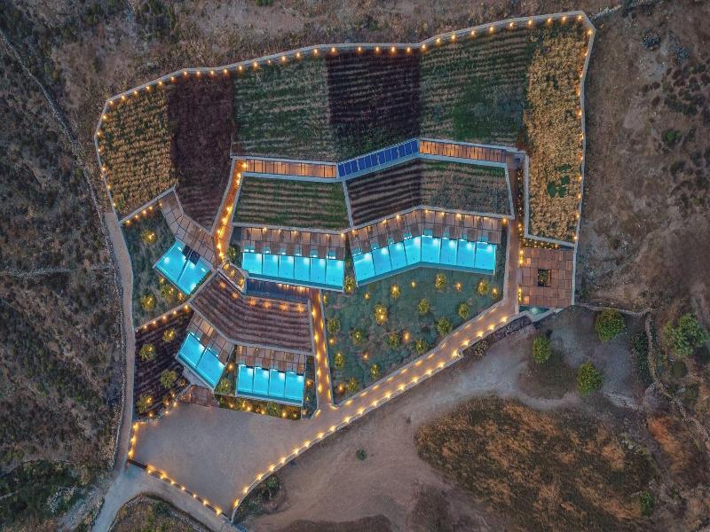 Ftelia Black Villas