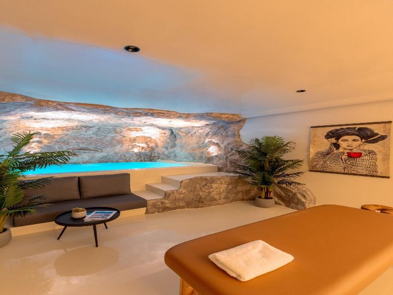Ftelia Black Villas