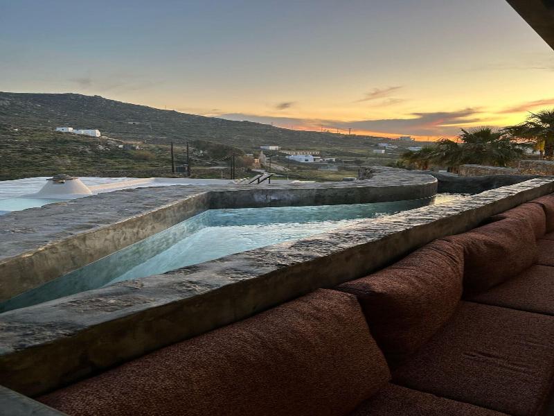 Ftelia Black Villas