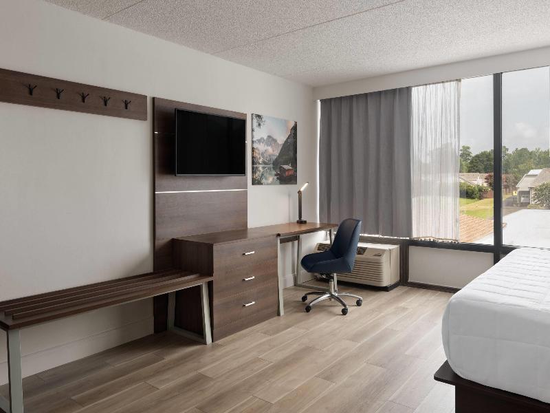 Baymont By Wyndham Williamsburg I-64 image