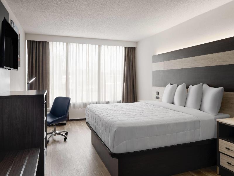 Baymont By Wyndham Williamsburg I-64 image