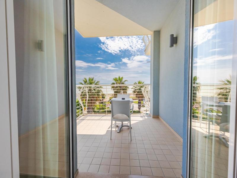 Kiara Residence image