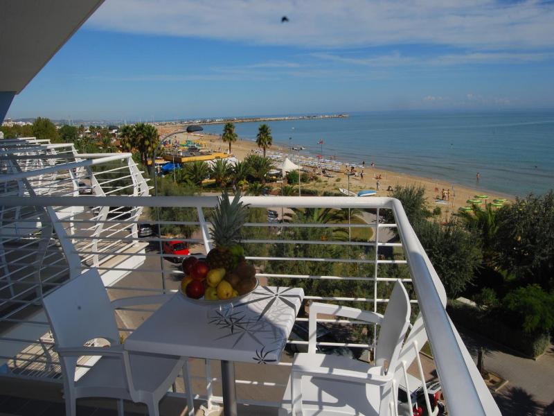 Kiara Residence image