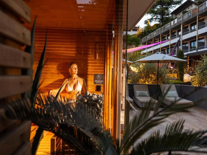 Hi Hotels image