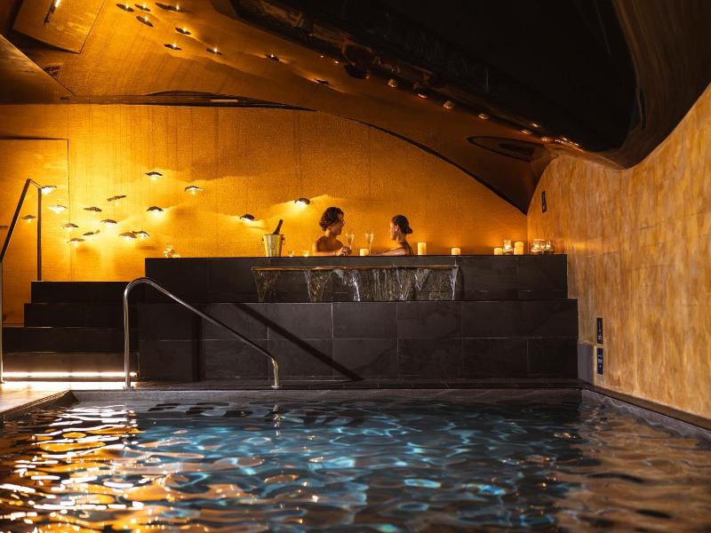 Hi Hotels image