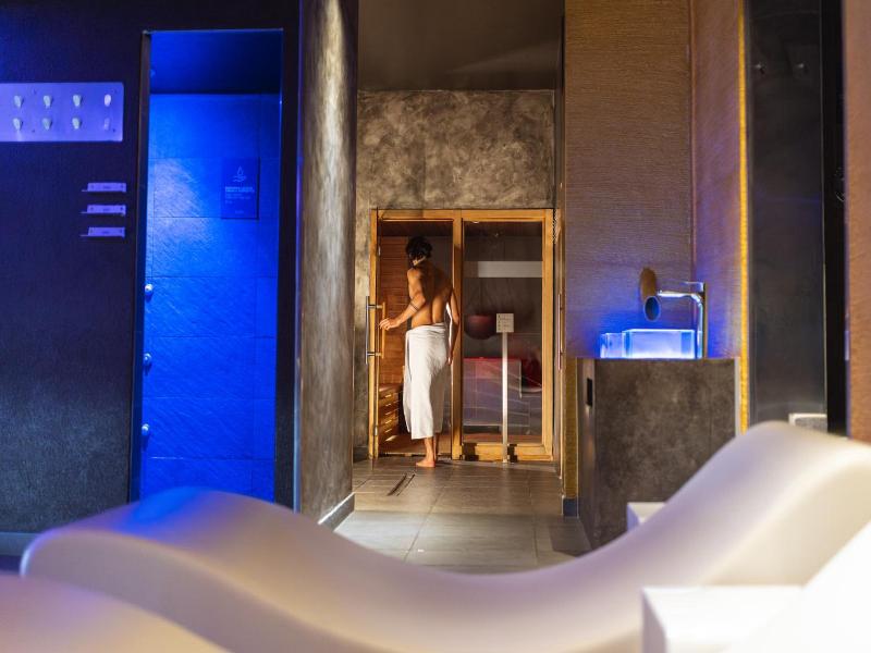 Hi Hotels image