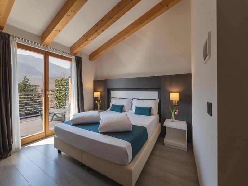 Hi Hotels image